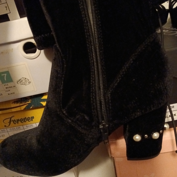 Boots - Picture 3 of 6